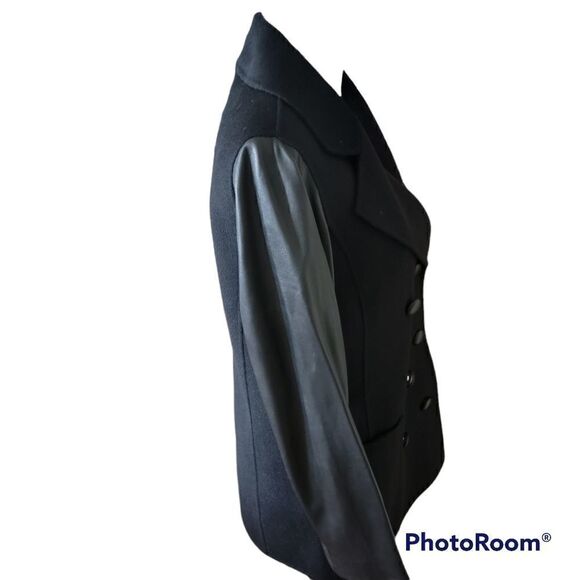 St. John Rare Hand Sewn Mixed Media Double Breasted Blazer. Size 4. - Picture 2 of 10